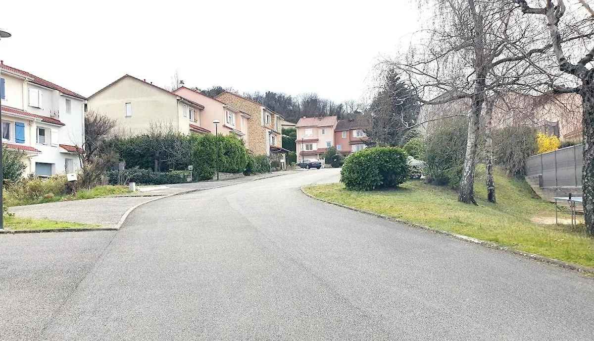 T2 Prive-8Min De Lyon-Parking Prive-Terrasse Apartment Irigny