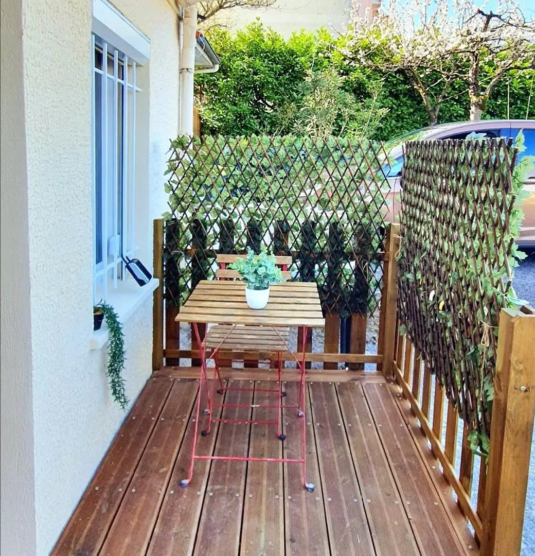 T2 Prive-8Min De Lyon-Parking Prive-Terrasse Apartment Irigny