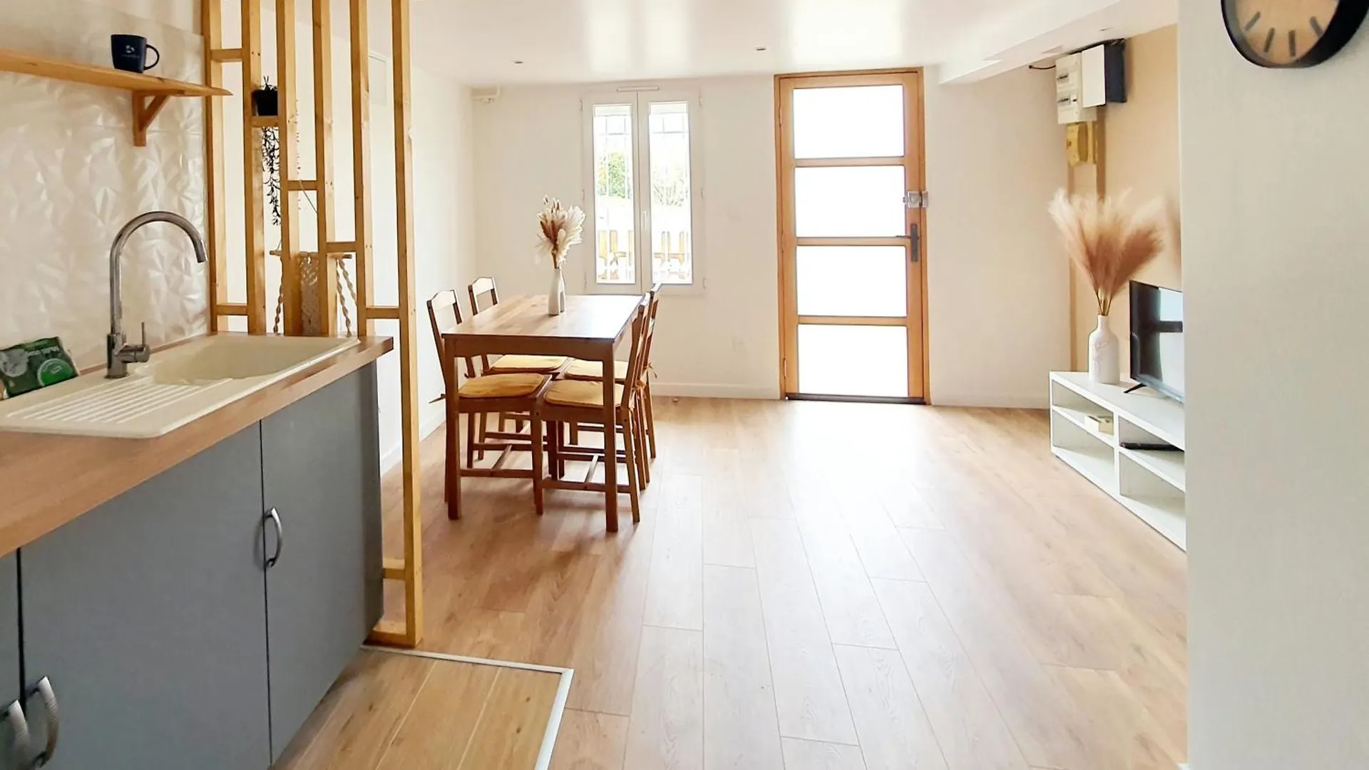 T2 Prive-8Min De Lyon-Parking Prive-Terrasse Apartment Irigny 0*,  France