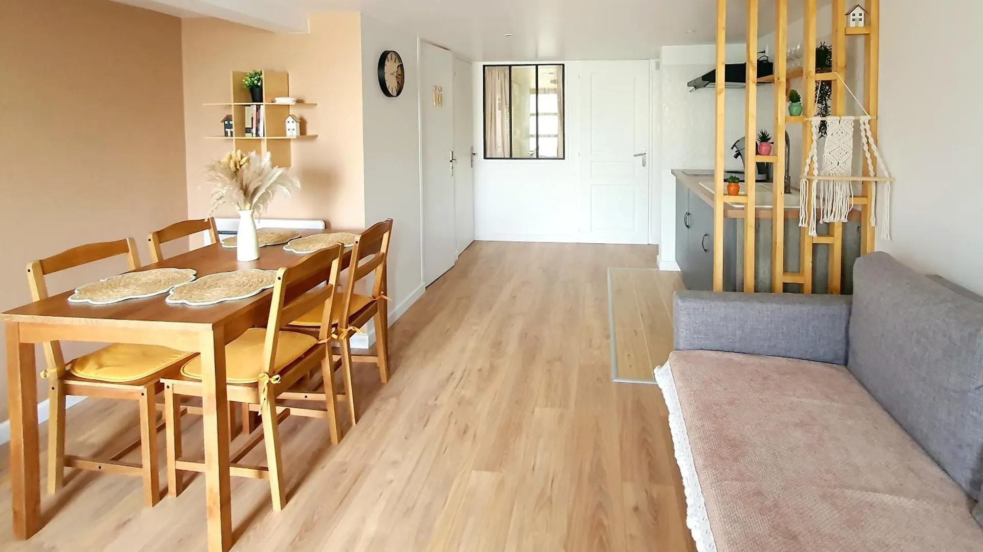 T2 Prive-8Min De Lyon-Parking Prive-Terrasse Apartment Irigny 0*,  France